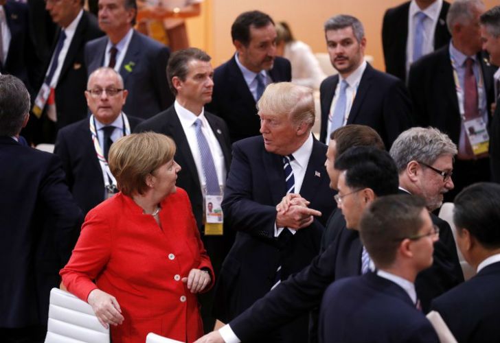 Pese a su discreción, la premier alemana no pudo ocultar su disgusto con Trump y Putin durante la reunión del G20.