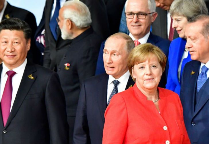 Pese a su discreción, la premier alemana no pudo ocultar su disgusto con Trump y Putin durante la reunión del G20.