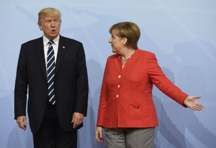 Pese a su discreción, la premier alemana no pudo ocultar su disgusto con Trump y Putin durante la reunión del G20.