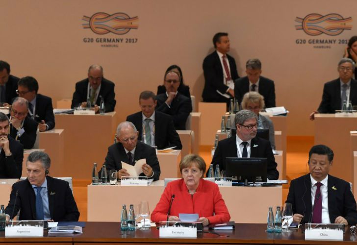 Otra de las postales "protocolares" del G20: Macri en el centro de la escena, junto a la jefa del Estado anfitrión. Ambos mandatarios repitieron el buen trato que habían mostrado en junio, en Buenos Aires.