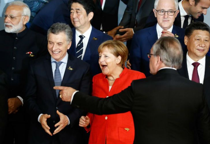 Otra de las postales "protocolares" del G20: Macri en el centro de la escena, junto a la jefa del Estado anfitrión. Ambos mandatarios repitieron el buen trato que habían mostrado en junio, en Buenos Aires.