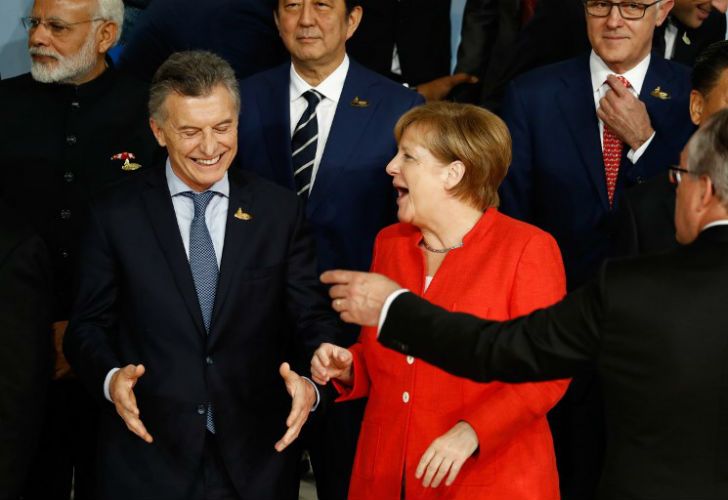 Otra de las postales "protocolares" del G20: Macri en el centro de la escena, junto a la jefa del Estado anfitrión. Ambos mandatarios repitieron el buen trato que habían mostrado en junio, en Buenos Aires.