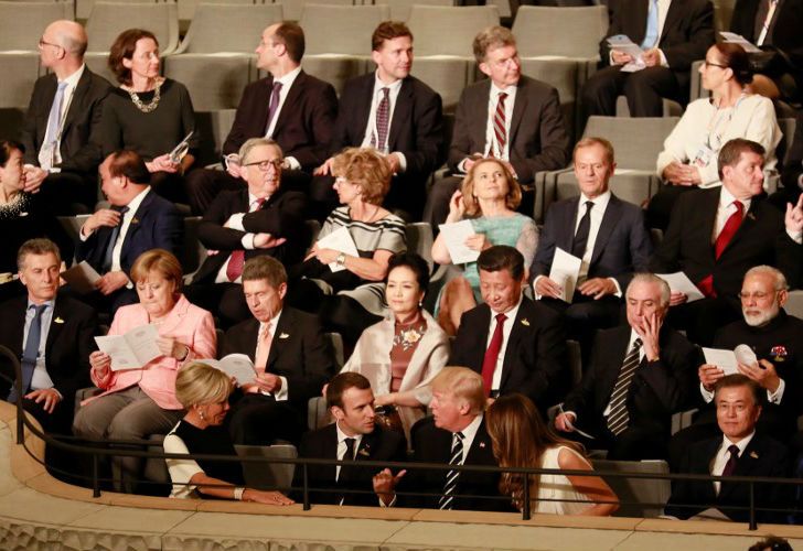 Merkel se distendió recién hacia la noche, con el concierto y la cena para jefes de Estado en el marco del encuentro internacional.