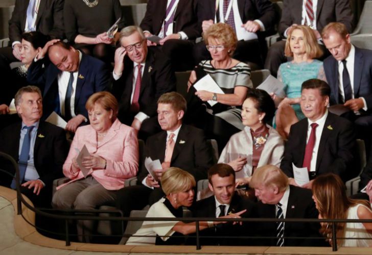 Merkel se distendió recién hacia la noche, con el concierto y la cena para jefes de Estado en el marco del encuentro internacional.