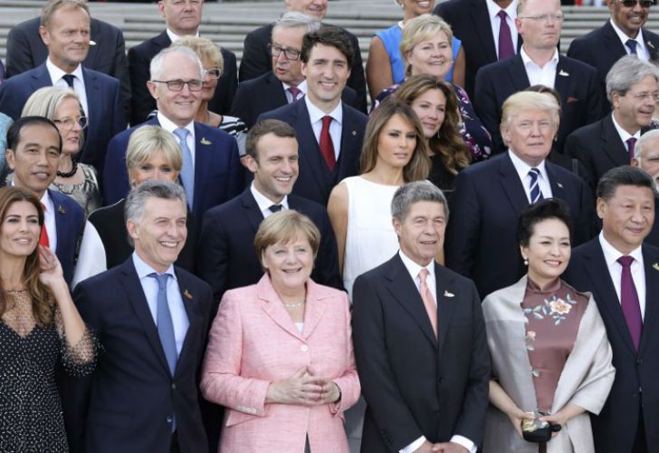 Merkel se distendió recién hacia la noche, con el concierto y la cena para jefes de Estado en el marco del encuentro internacional.