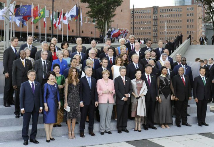 Merkel se distendió recién hacia la noche, con el concierto y la cena para jefes de Estado en el marco del encuentro internacional.