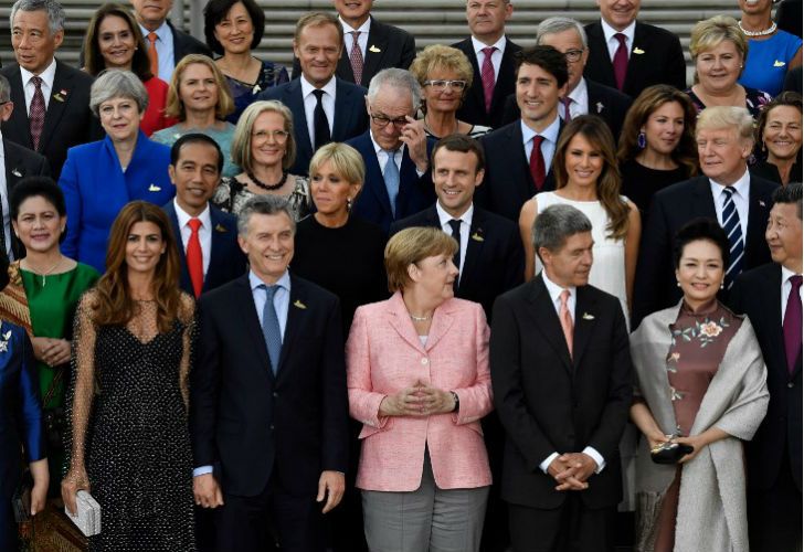 Merkel se distendió recién hacia la noche, con el concierto y la cena para jefes de Estado en el marco del encuentro internacional.