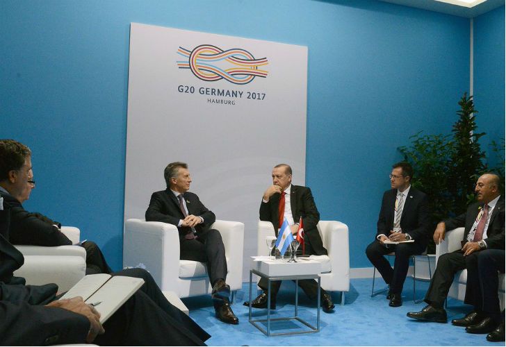 El presidente Mauricio Macri junto a su par de Turquía, Recep Tayyip Erdogan, durante una reunión en Hamburgo.