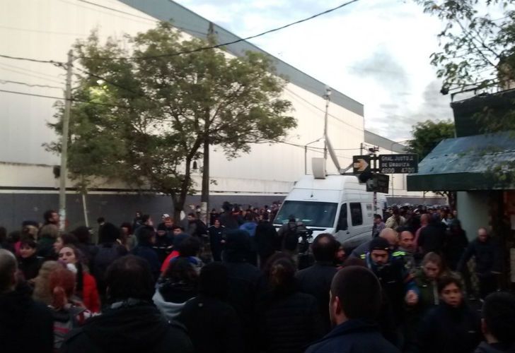 Gendarmería recibió la orden de desalojar la planta Pepsico, ubicada en Vicente López.