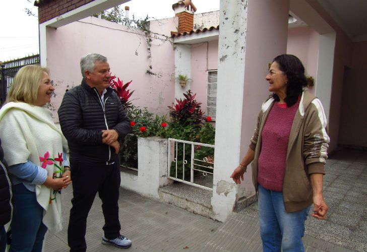 Los precandidatos por Jujuy a senadora nacional Silvia Giacoppo y a diputado nacional Osmar Monaldi visitaron hoy a vecinos de la localidad jujeña de Monterrico.