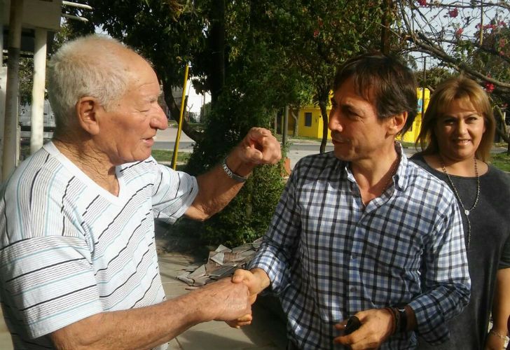 El precandidato a senador por Cambiemos, Luis Naidenoff, recorrió el barrio Virgen del Pilar, en la ciudad de Formosa.