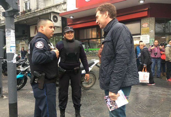 El vicejefe de gobierno porteño, Diego Santilli, participó del timbreo nacional. 