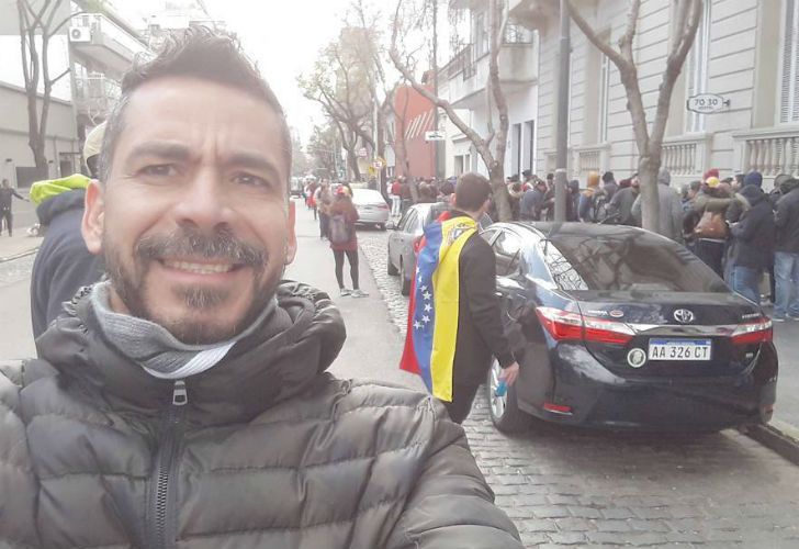 Cientos de venezolanos fueron a votar en Buenos Aires.