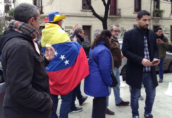 Cientos de venezolanos fueron a votar en Buenos Aires.