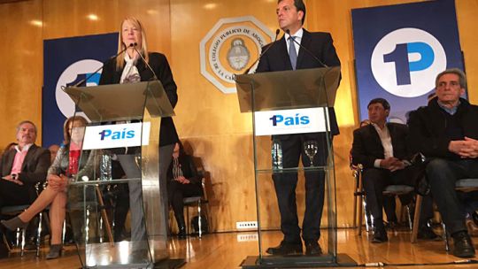 Dueto. Stolbizer y Massa, cuando anunciaron que renunciaban a esos privilegios.