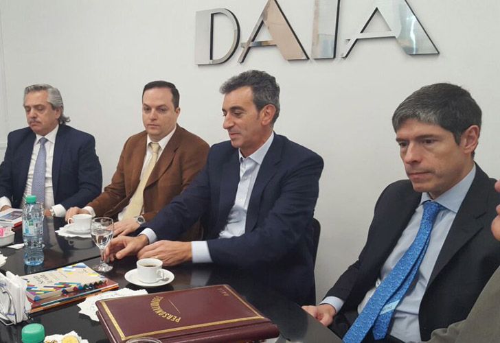 Junto a Alberto Fernández y Juan Manuel Abal Medina, Florencio Randazzo se reunió hoy con los directivos de la DAIA en la sede de la entidad.