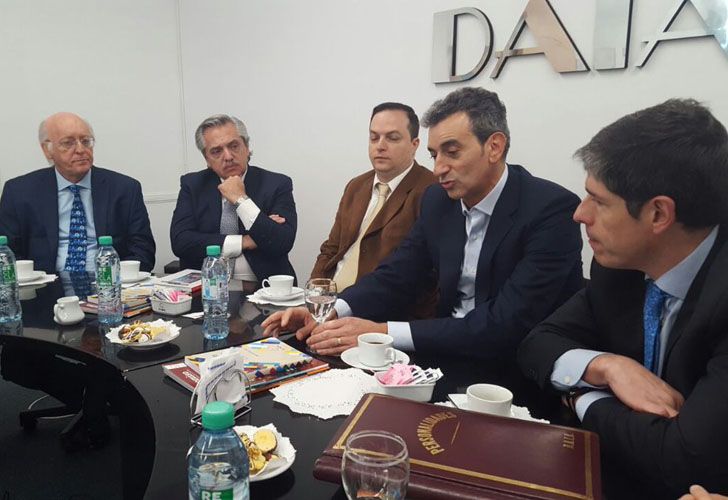 Junto a Alberto Fernández y Juan Manuel Abal Medina, Florencio Randazzo se reunió hoy con los directivos de la DAIA en la sede de la entidad.