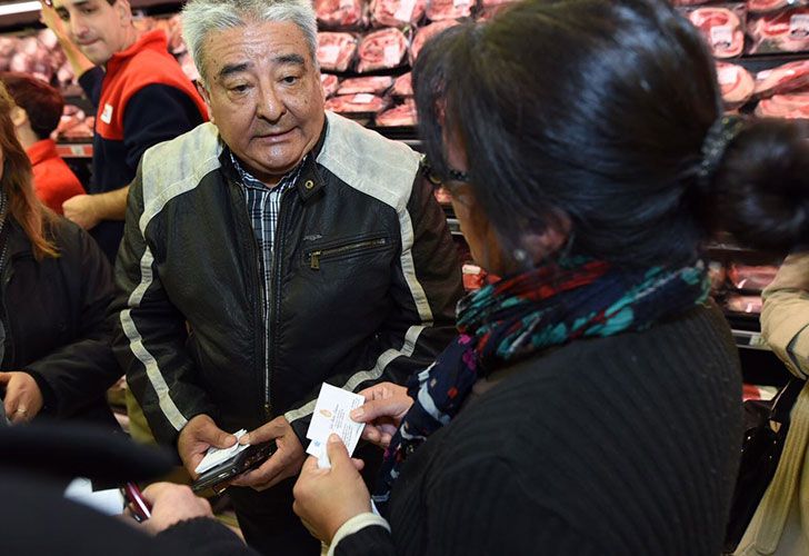 Massa estuvo acompañado por el primer candidato a diputado nacional por la Provincia Felipe Solá, el legislador provincial Rubén Ledesma y los precandidatos a concejales Fernando Asencio y Laura Piperno.