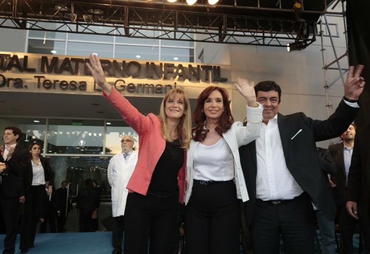 Magario, Fernández de Kirchner y Espinoza, durante la campaña en 2015.