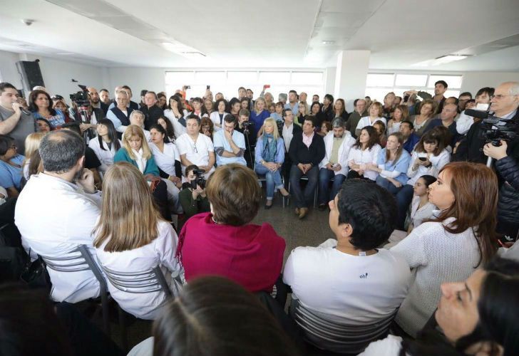  "Me da tristeza que estén paradas las obras de dos hospitales que solo le faltaba el 20 por ciento para finalizarlo", lamentó CFK.