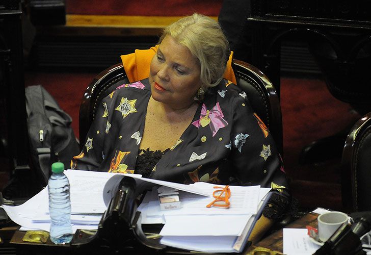 La encargada de responderle fue Elisa Carrió