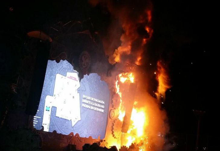 Feroz incendio en un festival de música electrónica en Barcelona. 