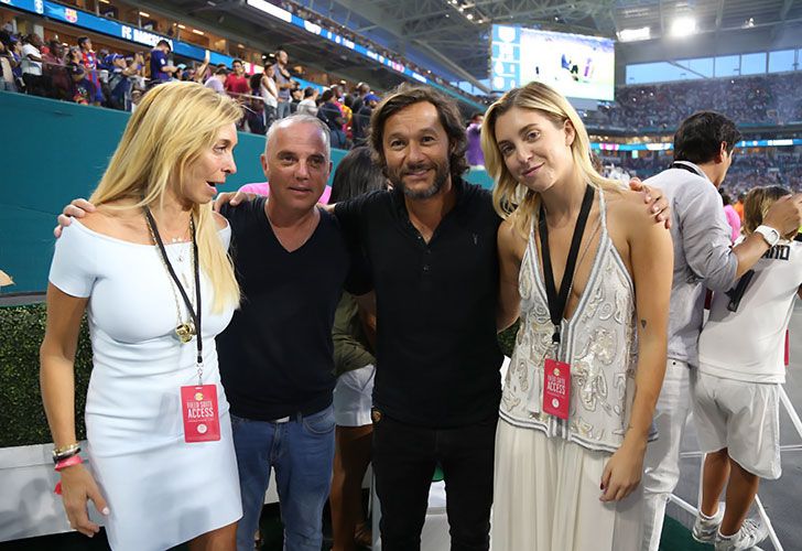 Shalimar y Victoire junto al Dr Andres Cotton y Diego Torres en el Hard Rock Stadium