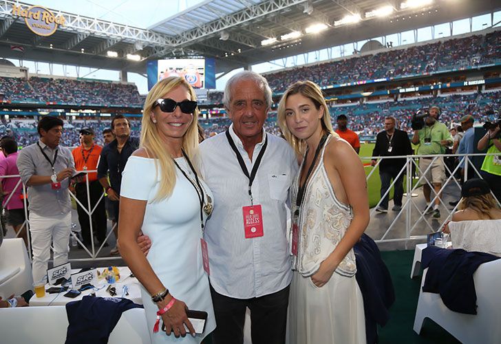 Shalimar y Victoire junto al Presidente de River Rodolfo D'onofrio en el VIP de Barcelona- Real Madrid