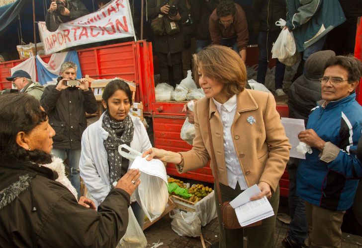 Productores realizaron un bananazo en Plaza de Mayo en reclamo de mejoras en el sector. 