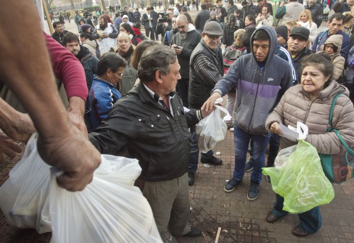 Productores de Salta, Jujuy y Formosa realizaron este miércoles un bananazo en Plaza de Mayo.