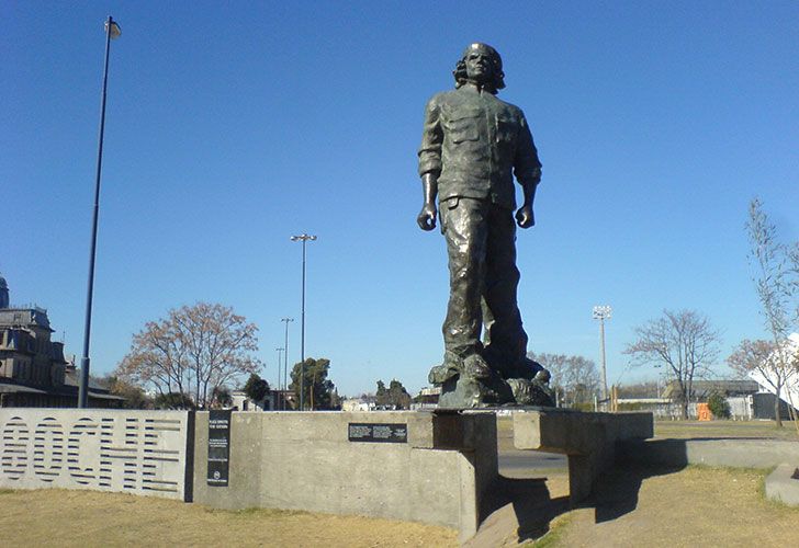 Una organización junta firmas para quitar una estatua del "Che" Guevara en Rosario 