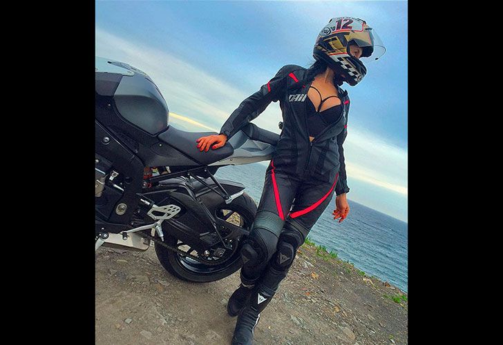 Murió en un terrible accidente la sensual y temeraria Reina de las motocicletas.