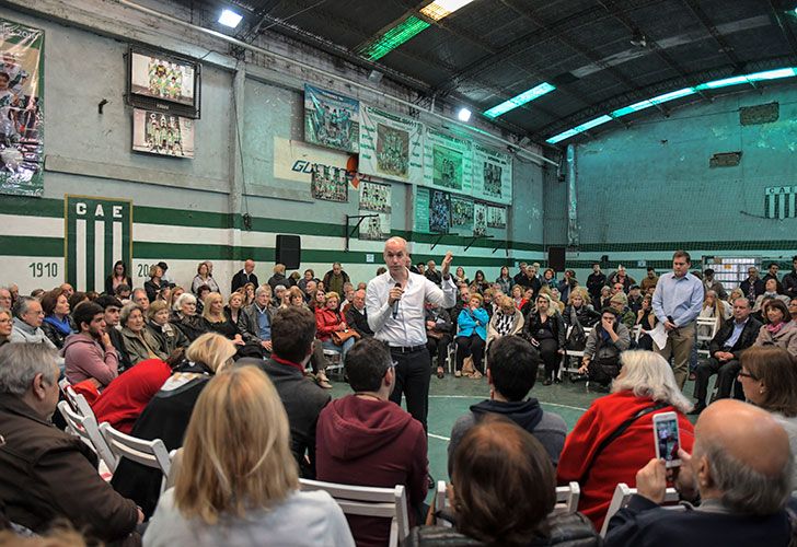 Carrió y Larreta en acto de campaña en el gimnasio de Excursionistas