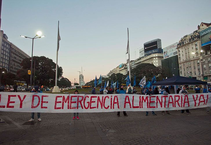 ORGANIZACIONES POLITICAS SE MANIFIESTAN ESTA MAÃ‘ANA FRENTE AL OBELISCO EN RECLAMO DE UNA EMERGENCIA ALIMENTARIA.