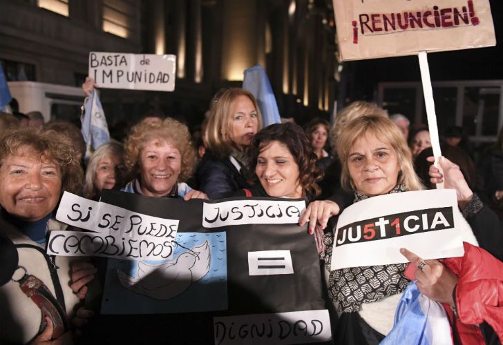 Muchos de los manifestantes pidieron avances contra la corrupción K y cantaron "Sí, se puede".