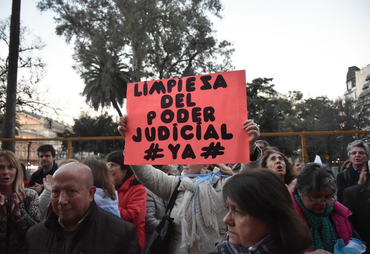 La gente reclamó una "limpieza" en el Poder Judicial.