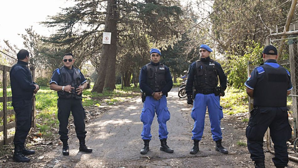 0805_policias_anahi_telam_g