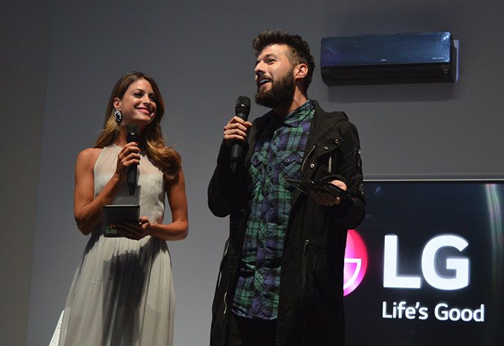 Los periodistas Agustina Casanova y Eddie Fitte fueron los encargados de llevar adelante la conducción del evento LG en el Faena Art Center.