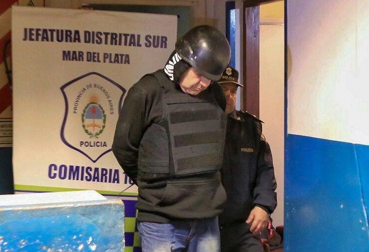 Con pedido de captura nacional e internacional desde fines de octubre del año pasado, Claudio "el Mono" Minnicelli, fue trasladado desde la sede de la Comisaría 8va en Mar del Plata. 