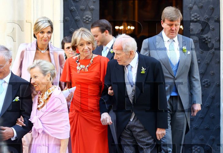 Por su vínculo con la última dictadura, Zorreguieta no pudo asistir a la boda de su hija Máxima. En 2014, participó del casamiento de su hijo Juan, en Holanda.