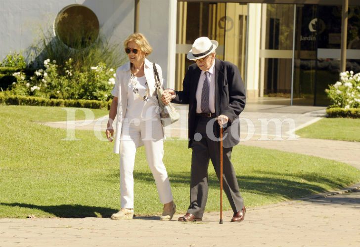 2014. Una de las últimas apariciones públicas de Jorge Zorreguieta y su esposa, durante en sepelio de Martín Blaquier.