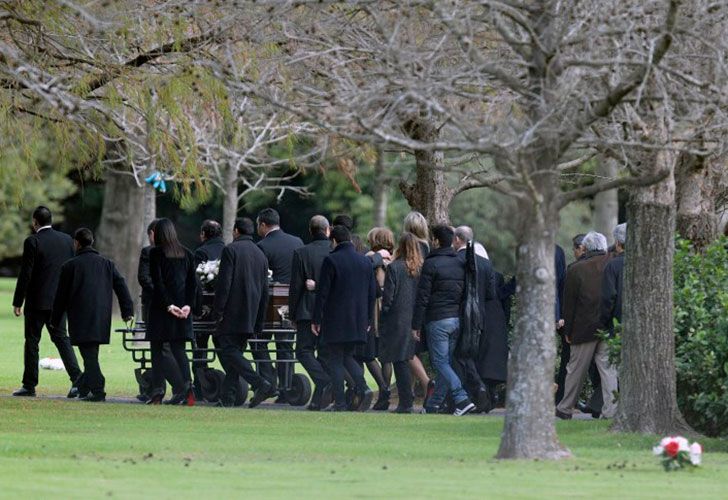 El Rey Guillermo y sus tres hijas acompañaran a Máxima en la ceremonia de despedida de los restos de su padre.