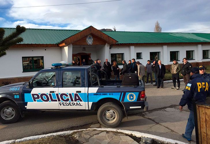 La Policía allanó el escuadrón de Gendarmería en Esquel, en el marco de la causa que investiga la desaparición de Santiago Maldonado.