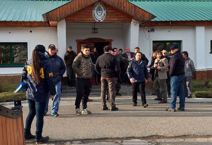 La Policía allanó el escuadrón de Gendarmería en Esquel, en el marco de la causa que investiga la desaparición de Santiago Maldonado.