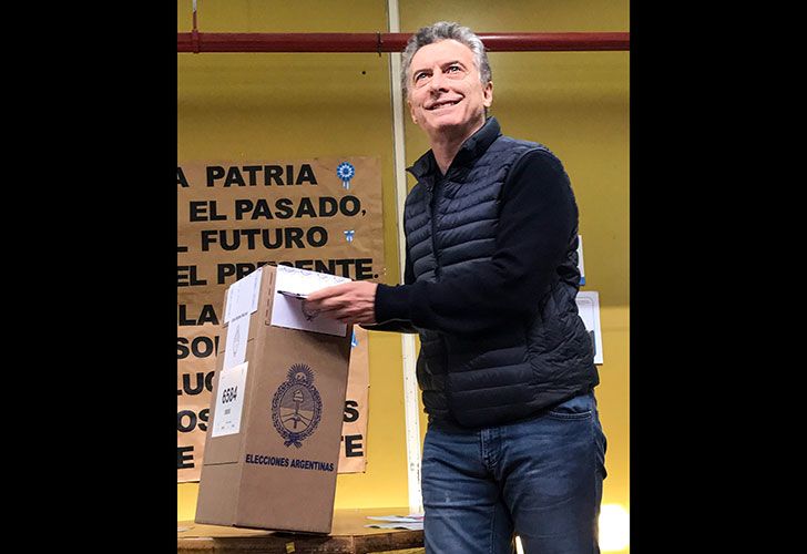 El presidente Mauricio Macri concurrió a votar esta mañana en la escuela Wenceslao Posse, ubicada en la calle Juncal al 3100, en la ciudad de Buenos Aires.