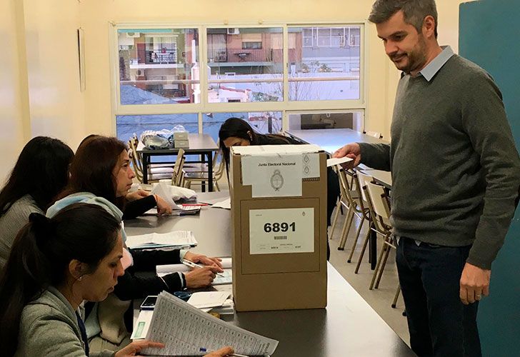 Marcos Peña votó en la Universidad de Palermo