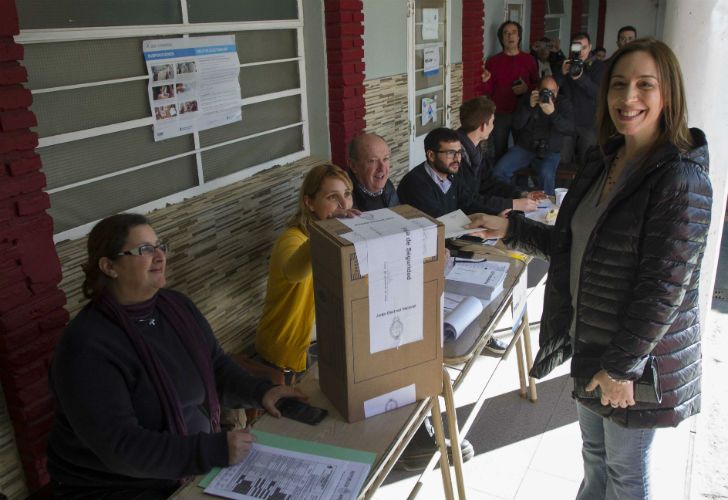 La gobernadora bonaerense, María Eugenia Vida, votó en Castelar.