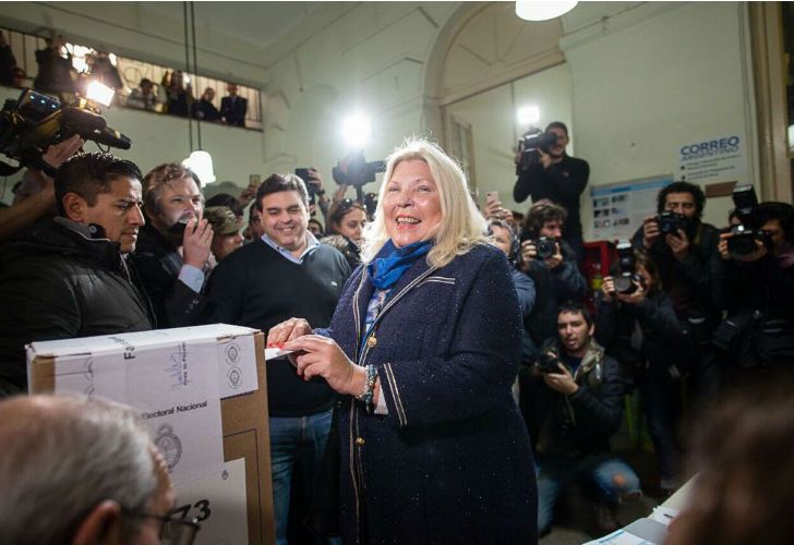 Elisa Carrió ya votó en las PASO. 