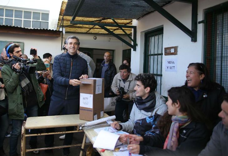 Randazzo fue a votar con su hijo como presidente de mesa.