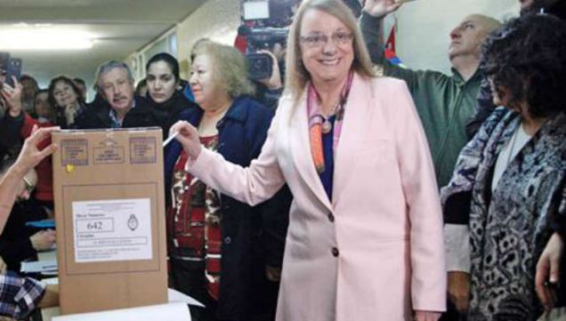 Alicia Kirchner votando